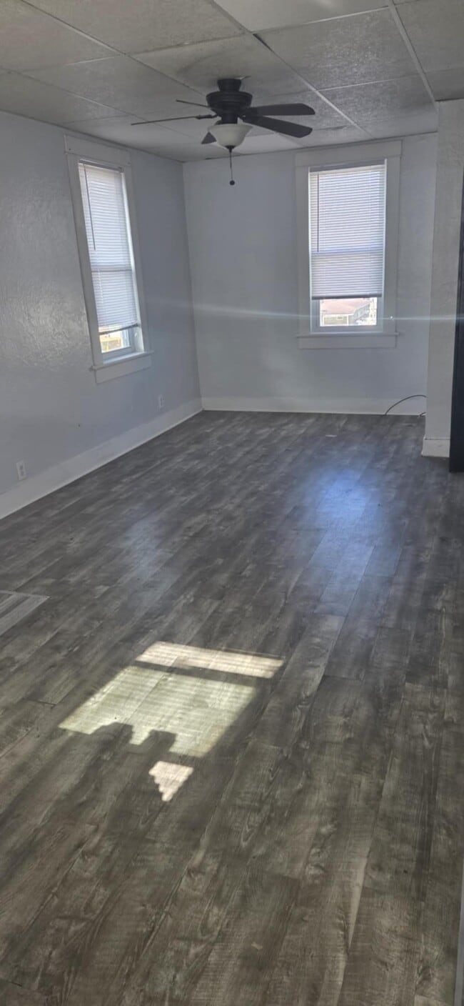 Building Photo - 502 1/2 Ohio Ave