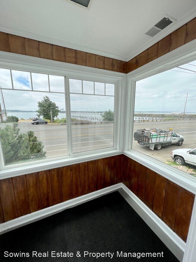 Building Photo - 2 br, 1.5 bath House - 631 W. Marine Dr.