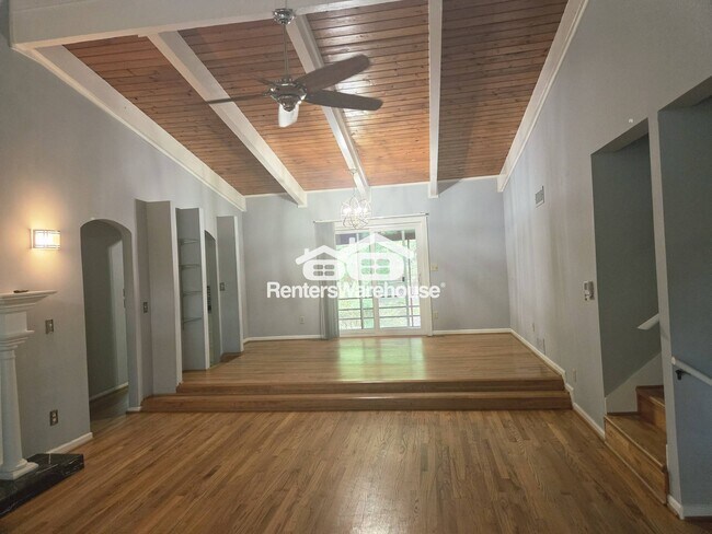 Foto del edificio - 4486 Poplar Terrace