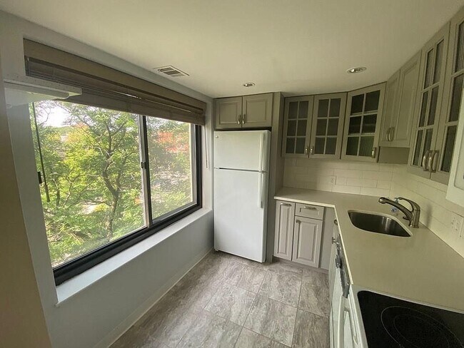 Foto del edificio - 1243 Beacon St