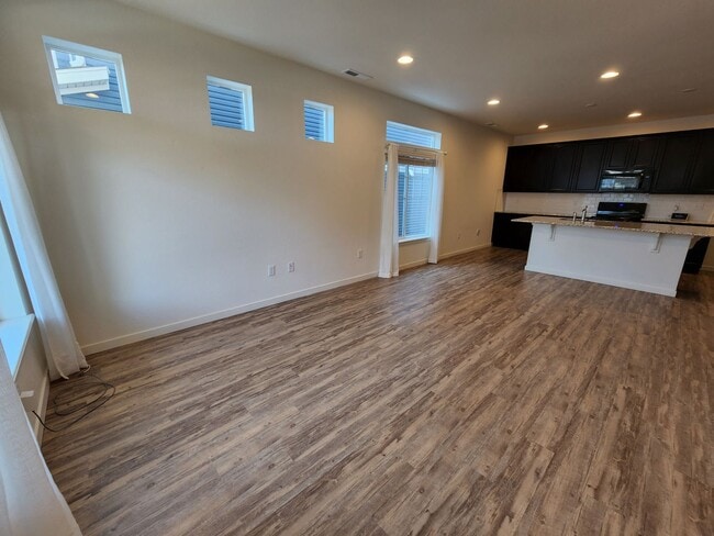Building Photo - Immaculate 3/3/2 Town Home in Banning Lewi...
