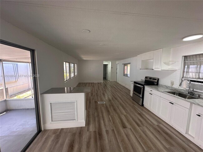 Foto del edificio - 2957 SW 54th St