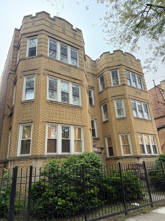 Primary Photo - 7841 S Essex Ave