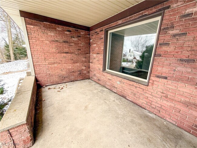 Foto del edificio - 1635 Goodyear Blvd