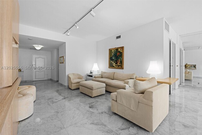 Foto del edificio - 4925 Collins Ave