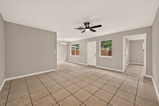 Foto del edificio - 8607 Valley Forest Dr