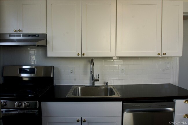 Building Photo - 55 Vernon Ave