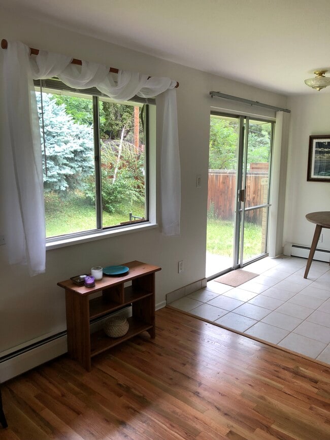 Dining area - 1265 Fairfield Dr