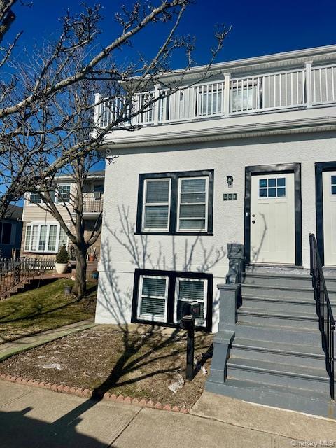 Foto del edificio - 661 E Olive St