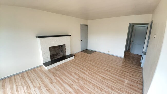 Building Photo - 577 NW T St