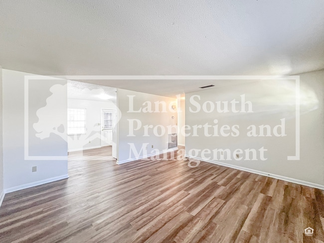 Building Photo - 318 Ariana St