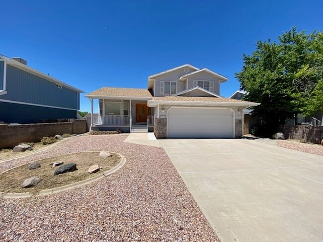 Building Photo - SPACIOUS HOME FOR RENT CEDAR CITY!