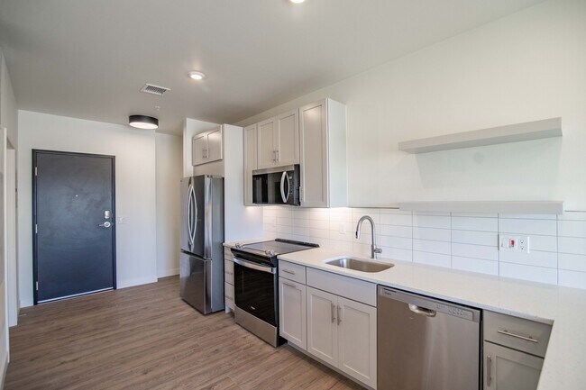 Cocina de estudio Earl Studio de 481 pies cuadrados (65 m²). - The Earl Apartments and Twin Homes
