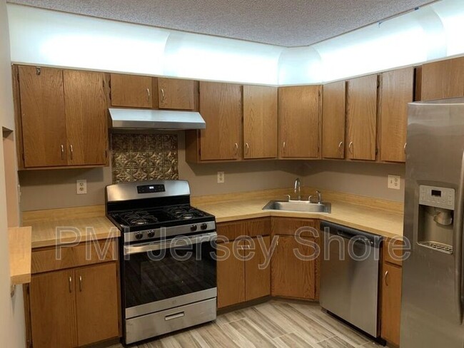 Building Photo - 498 Danbury Ln