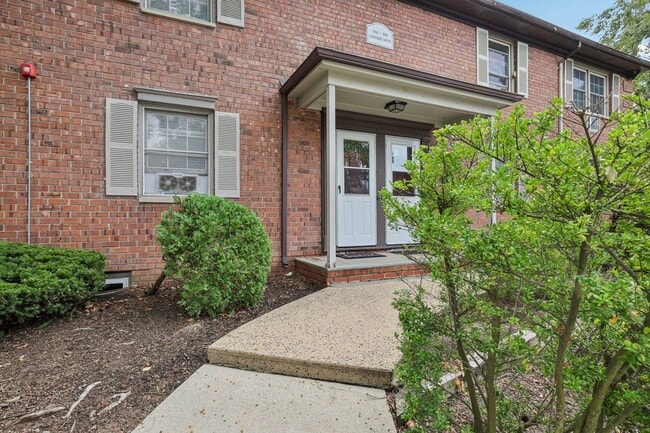 Foto del edificio - 14 A Lakeside Dr