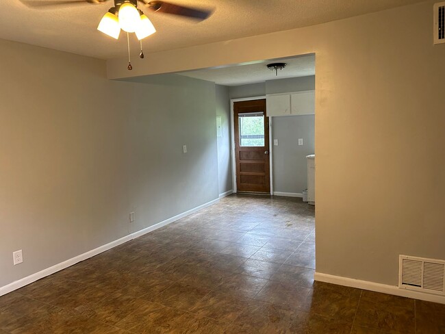 Building Photo - Myers408