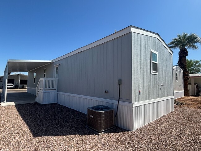 Foto del edificio - 2060 N Center St