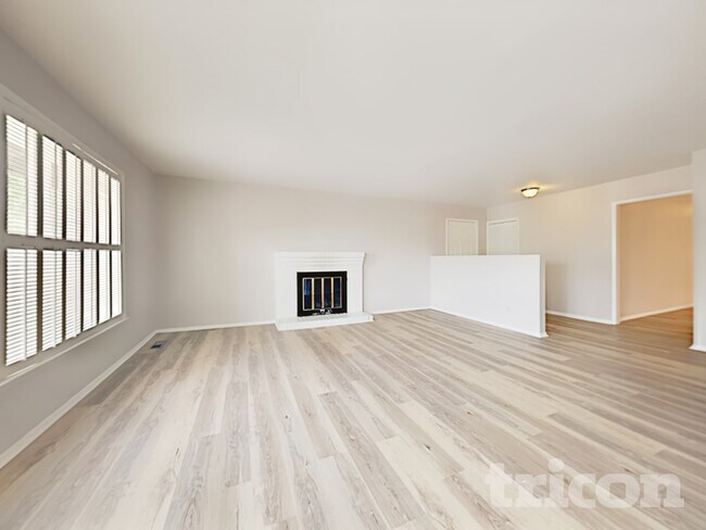 Foto del edificio - 1045 Crown Dr