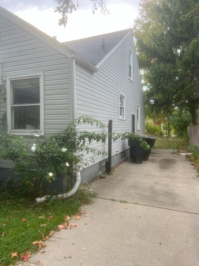 Foto del edificio - Welcome Section 8  For Lease 3 Bedroom 1 Bath