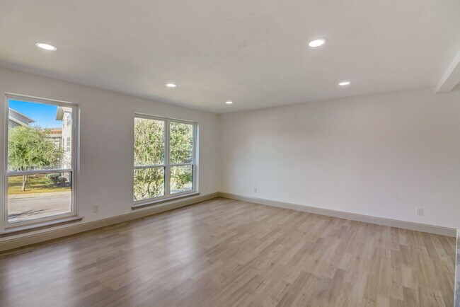 Foto del edificio - 6060 Birchbrook Dr