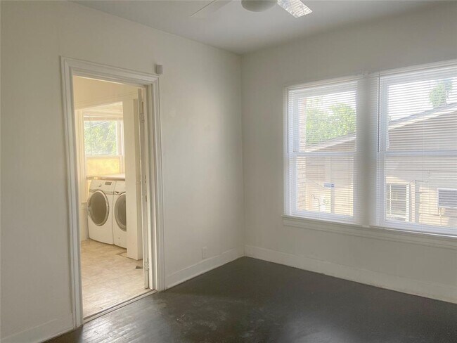 Building Photo - 2501 Truxillo St