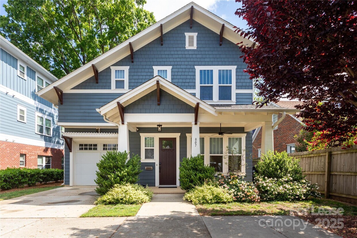 Foto principal - 807 E 36th St