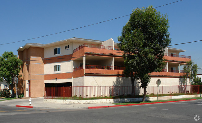 Building Photo - Sixth Street Apartments