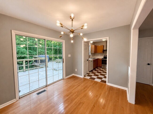 Building Photo - 5716 Bashford Crest Ln