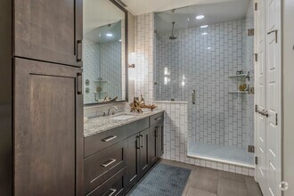 1BR, 1BA - 756 SF - Bathroom - The Austin at Trinity Green