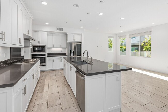 Foto del edificio - 3 Bedroom + Loft for Lease GREAT PARK LOCA...