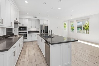 Building Photo - 167 Tenor