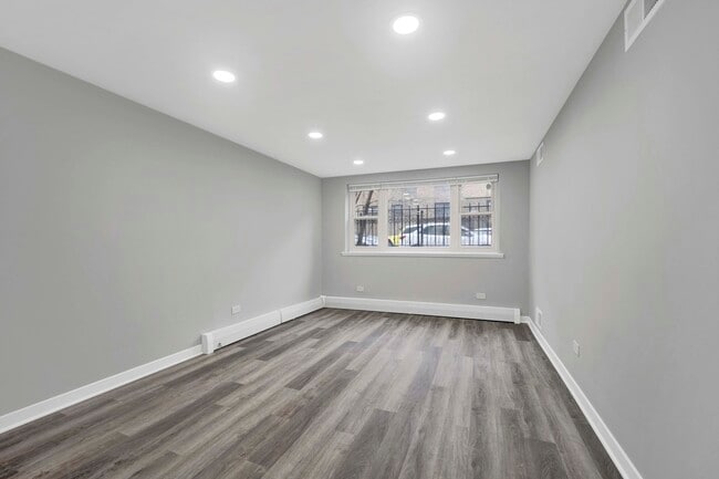 Foto del edificio - 3161 N Cambridge Ave