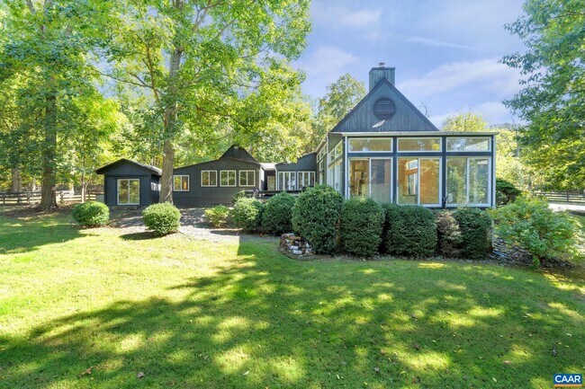 Foto del edificio - 5317 Stony Point Rd