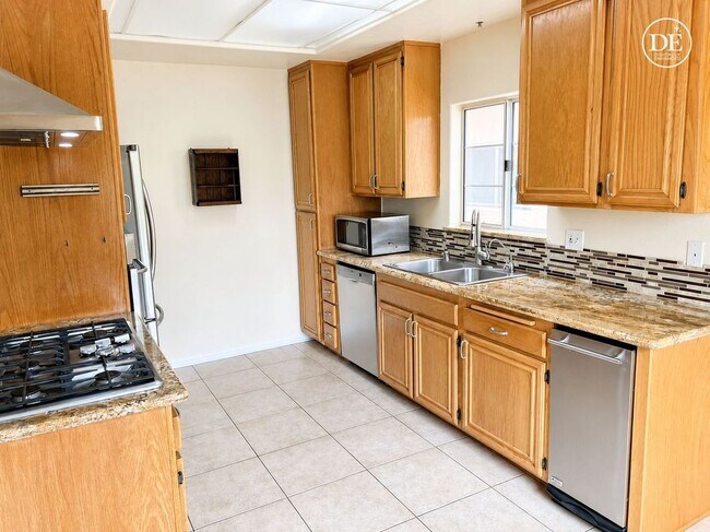 Foto del edificio - 5228 Vantage Ave