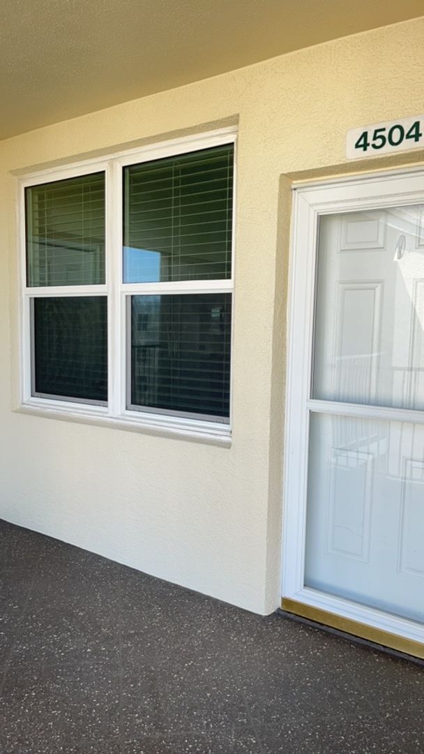 Building Photo - 3 bedroom Penthouse Condo overlooking East...