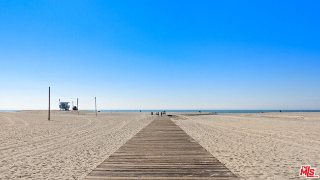 Building Photo - 723 Palisades Beach Rd