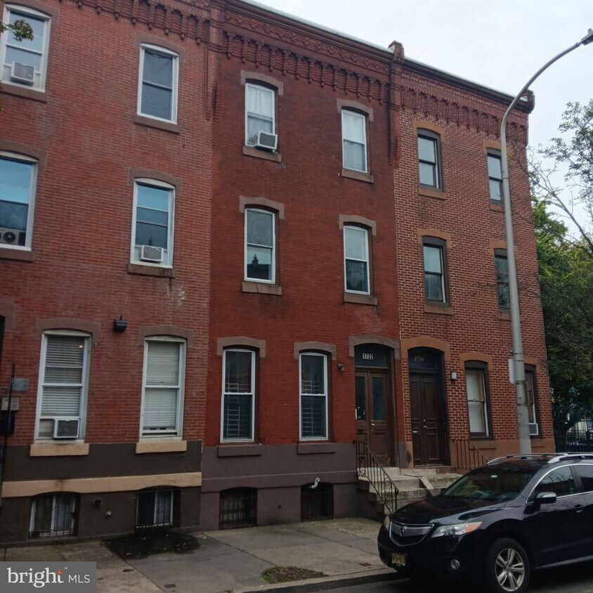 Primary Photo - 1732 W Diamond St