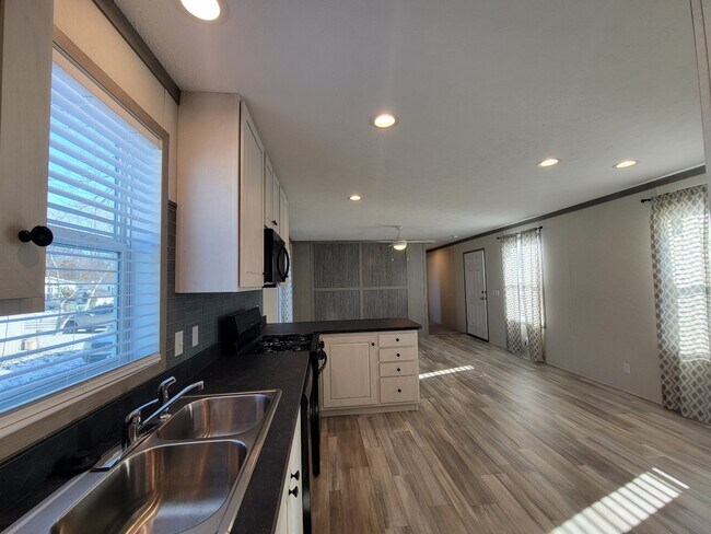 Building Photo - 9080 Windward Dr