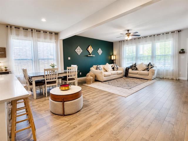 Foto del edificio - 15736 Hazelhurst Ln