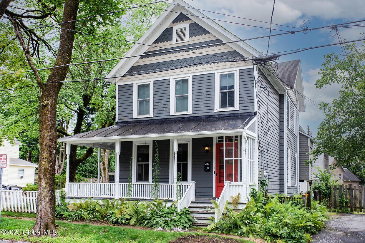Primary Photo - 303 Nelson Ave