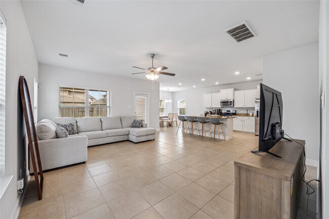 Building Photo - 32906 Ruthie Dean Dr