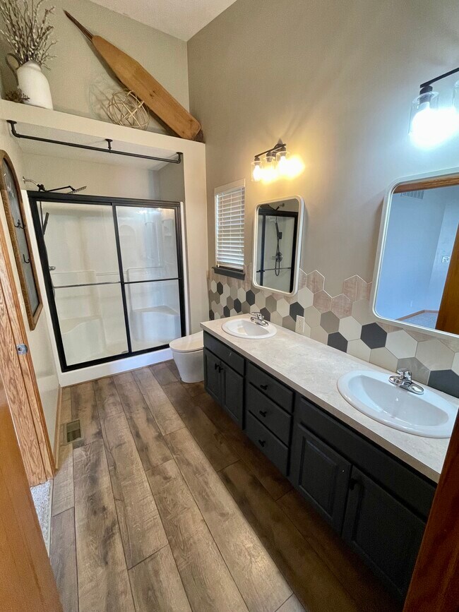 Foto del edificio - 144 Harmony Cir