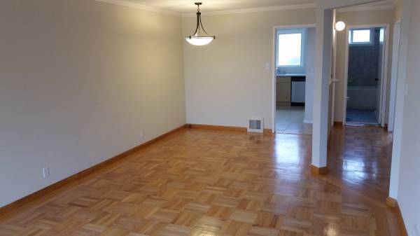 Building Photo - 23 Los Palmos Dr