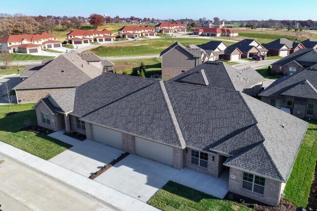 Foto del edificio - 5614 Bower Ln