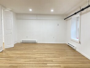 Building Photo - 686 Parker St