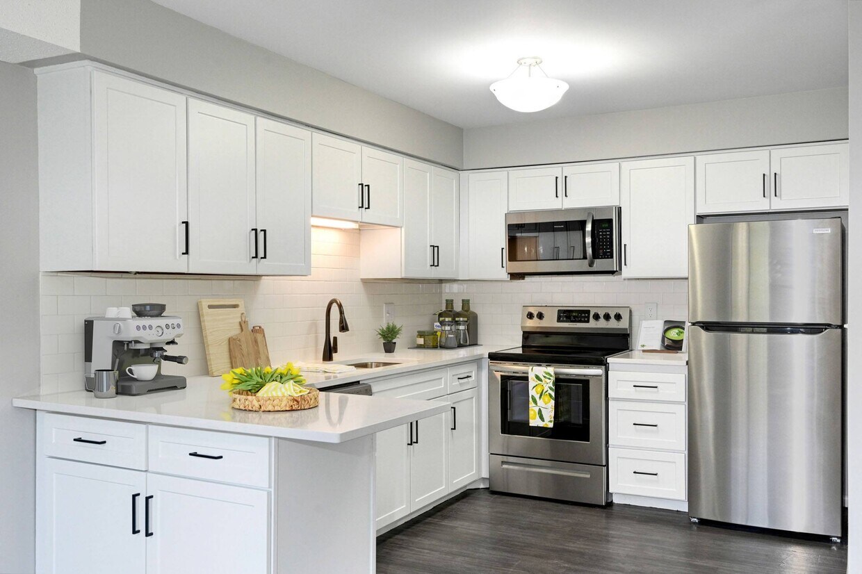 Laurel West End 250 Turners S Golden Valley, MN Apartments for Rent