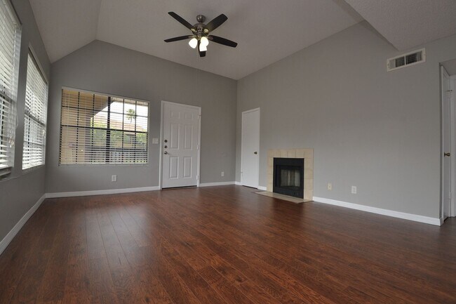 Foto del edificio - Corner Unit 1/1 Condo in Altamonte ~ Gated...