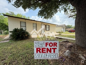 Building Photo - 4847 Featherock Dr