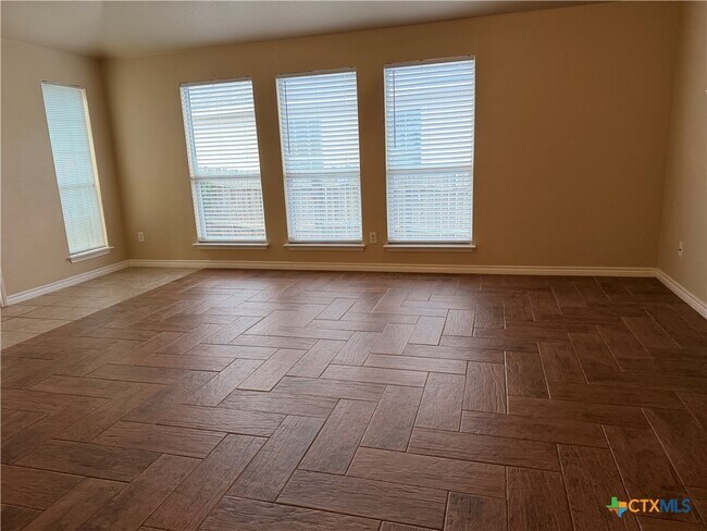 Foto del edificio - 1229 Hilltop Dr