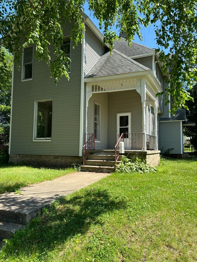 Foto del edificio - 2bd 1ba duplex available for rent!